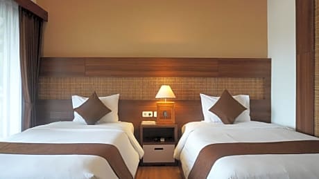Standard Twin Room with Balcony