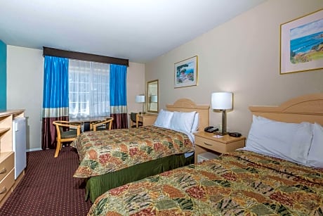 Queen Suite with Two Queen Beds and Ocean View - Non-Smoking