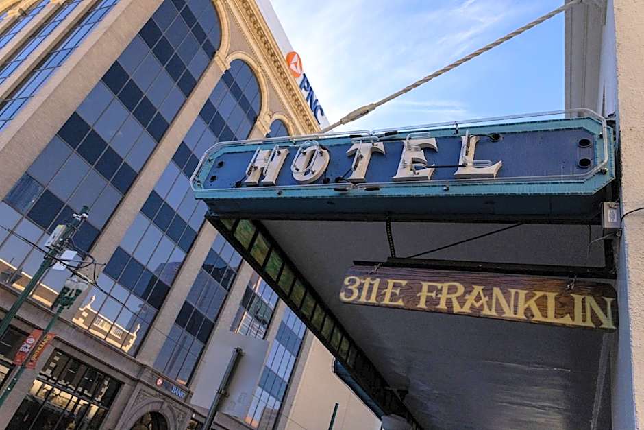 Gardner Hotel & Hostel