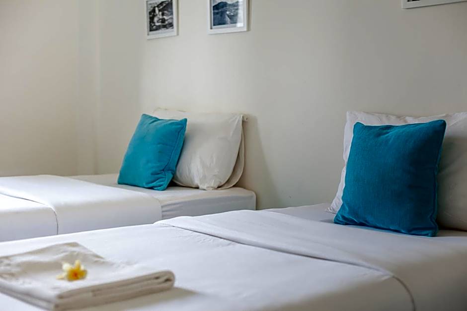 Paras Paros Marina Lodge