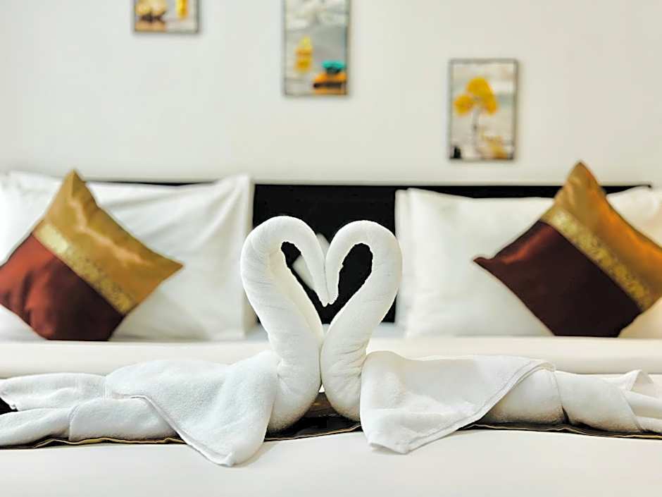 Hotel Baya Phuket - Rooftop Pool, Next to Food Market & Steps to Beach