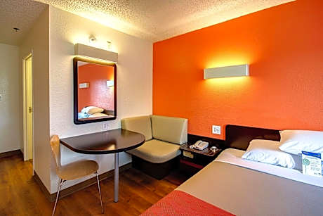 Queen Room - Disability Access