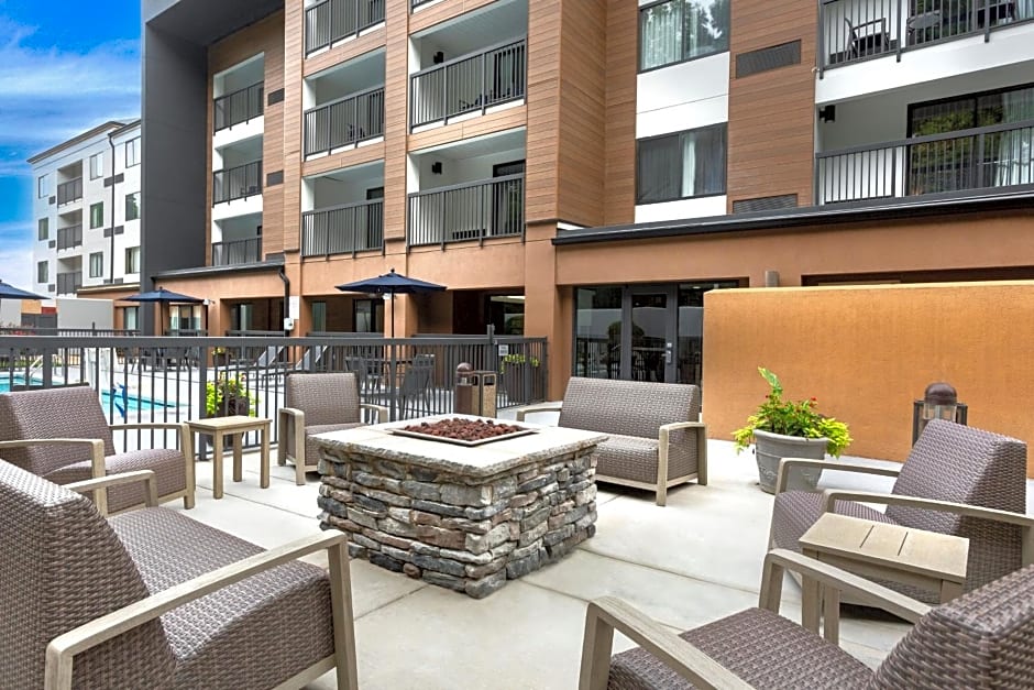 Courtyard by Marriott Winston-Salem Hanes Mall