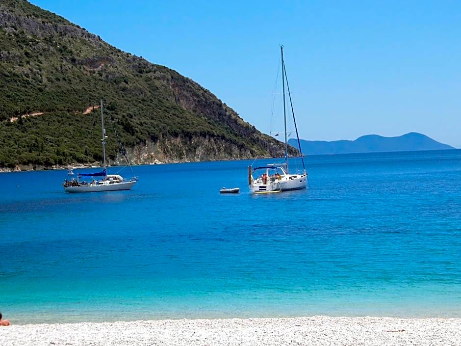 Ilianthos Apartments & Rooms