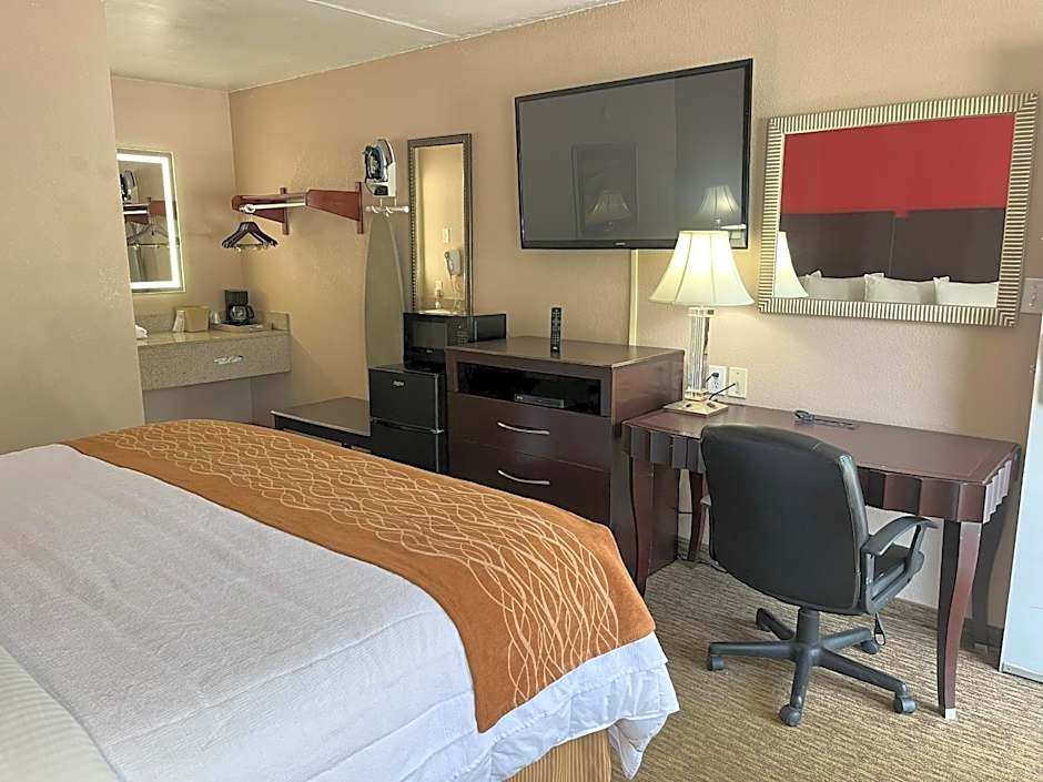 Pinetree Inn