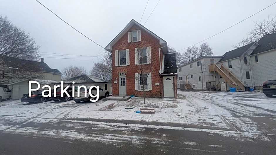 Cozy downtown one bedroom free parking