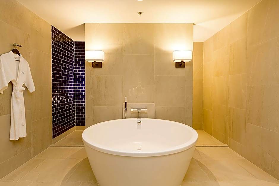 Modena by Fraser Buriram