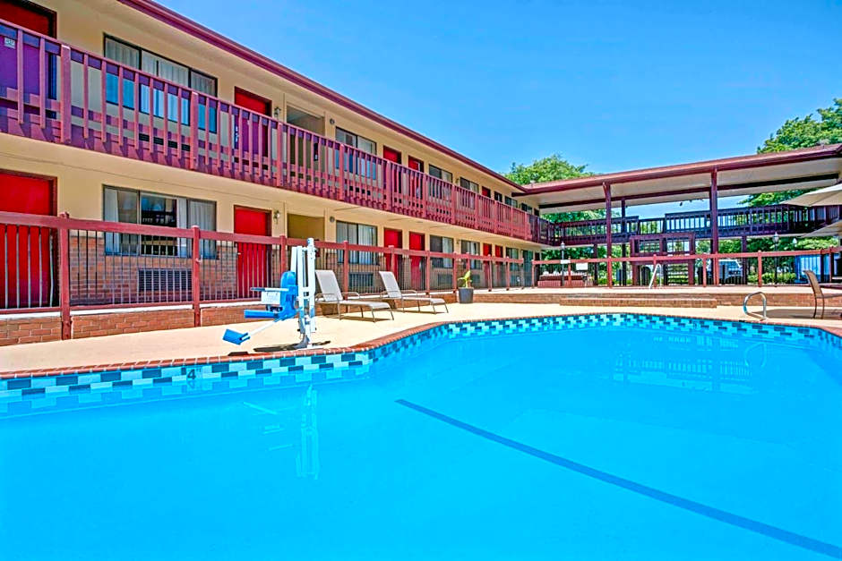 Super 8 by Wyndham Albany