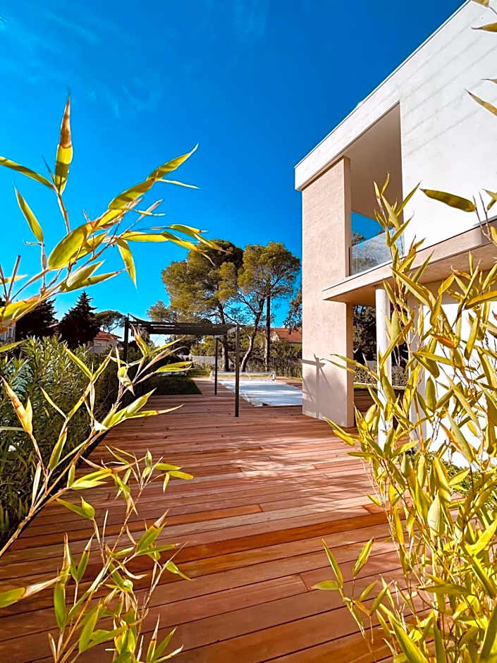 Magnifique Villa contemporaine climatisé piscine Ref Villa Notre Dame