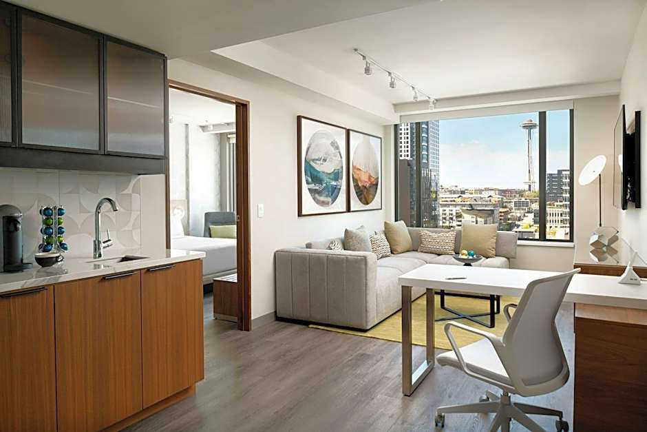 Photo 1 of 8 of Junior 1 Bedroom 1 King Bed Suite, Corner, Skyline View