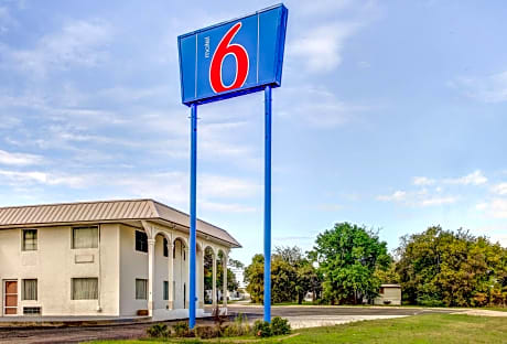 Motel 6 Waco - Lacy Lakeview