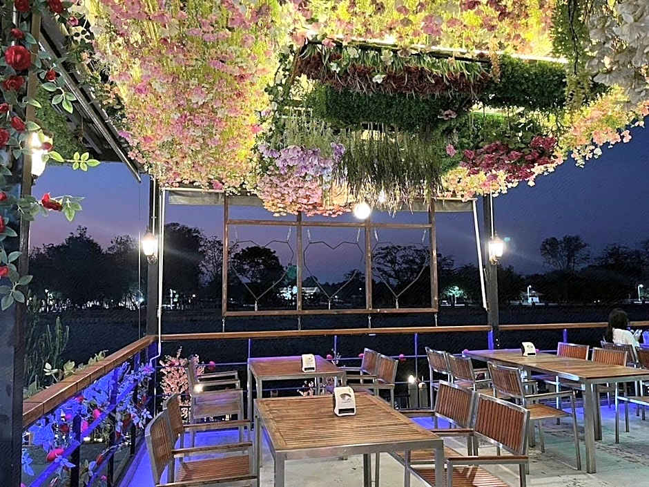 Dragon River Avenue Hotel