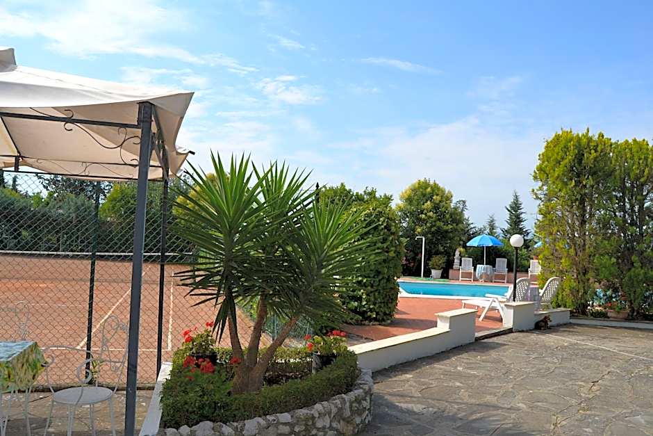Appartamento con piscina e tennis