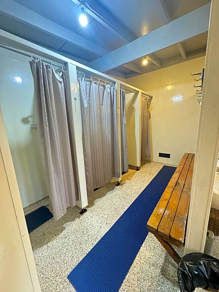 The Crossing Lodge & Backpackers