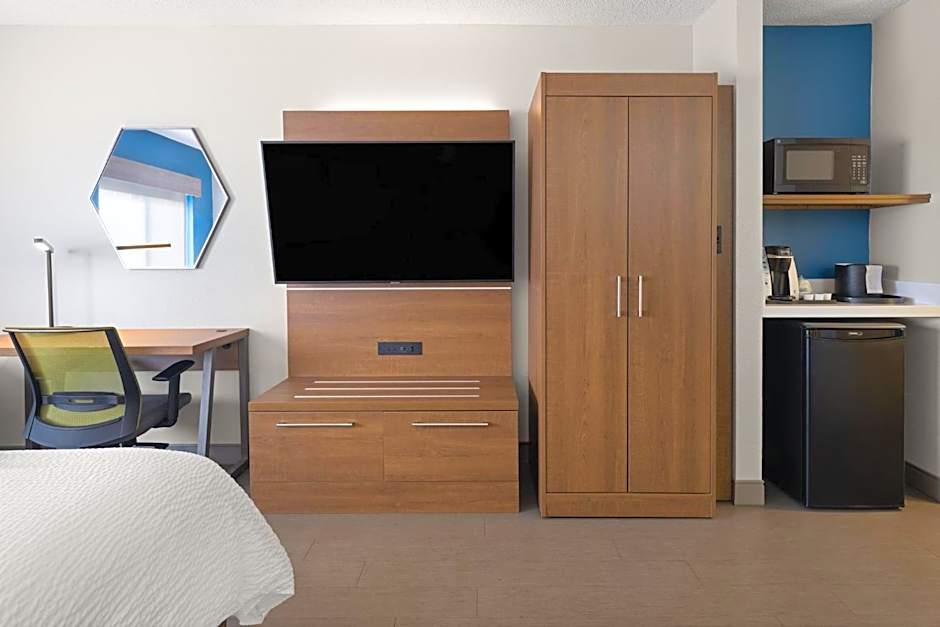 Holiday Inn Express Sheboygan-Kohler / I-43 By IHG