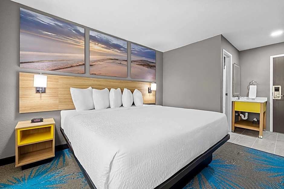 Days Inn by Wyndham La Crosse
