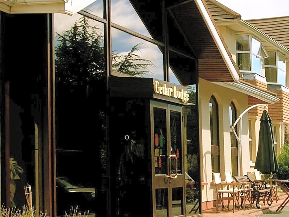 Cedar Lodge Hotel & Restaurant
