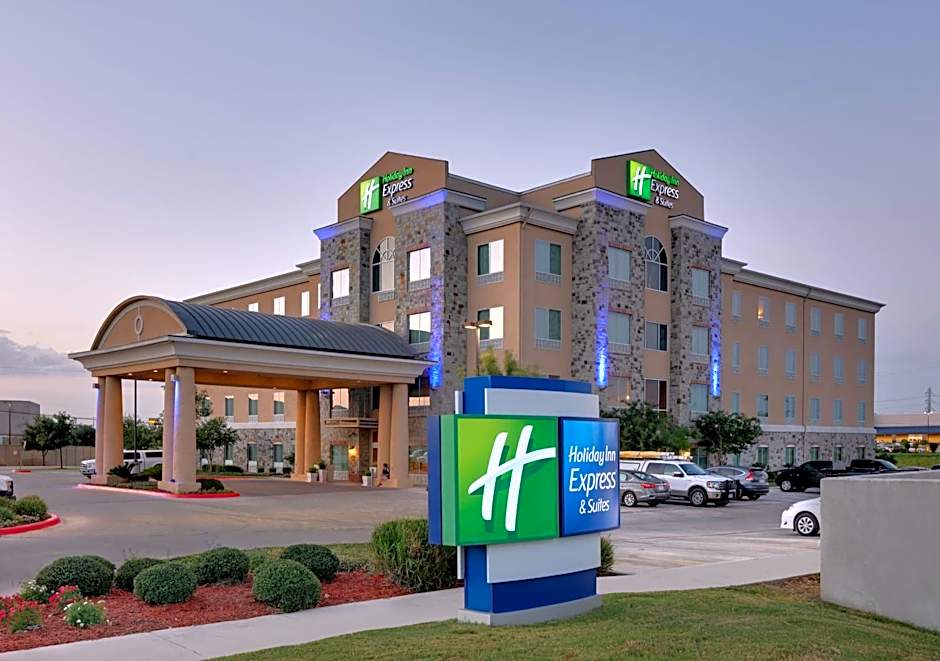 Holiday Inn Express & Suites San Antonio - Brooks City Base By IHG