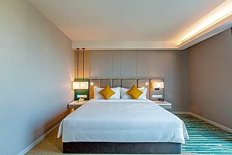 Superior City View King Room