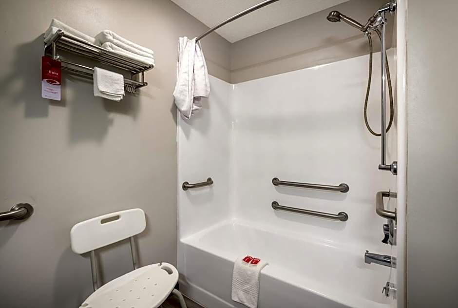 Econo Lodge Inn & Suites Canandaigua - Fingers Lake Area