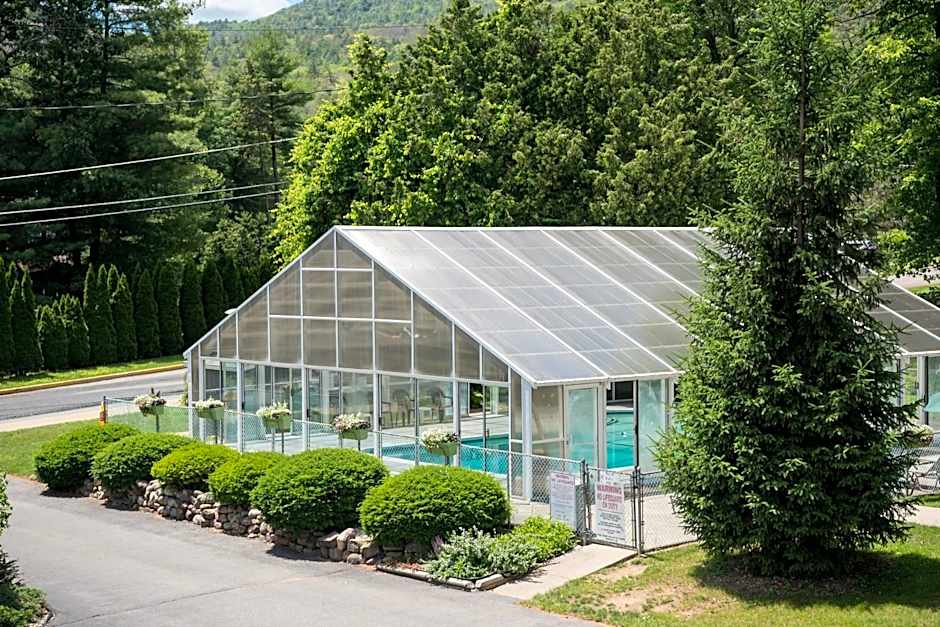 Adirondack Retreat Inn & Suites