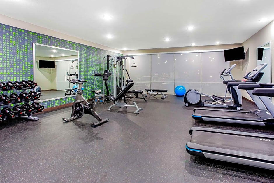 La Quinta Inn & Suites by Wyndham San Antonio Alamo City