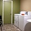 Super 8 by Wyndham Hearst ON