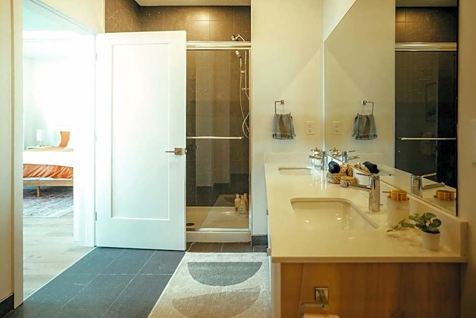 Luxury 1BR Penthouse Apt In Central Halifax