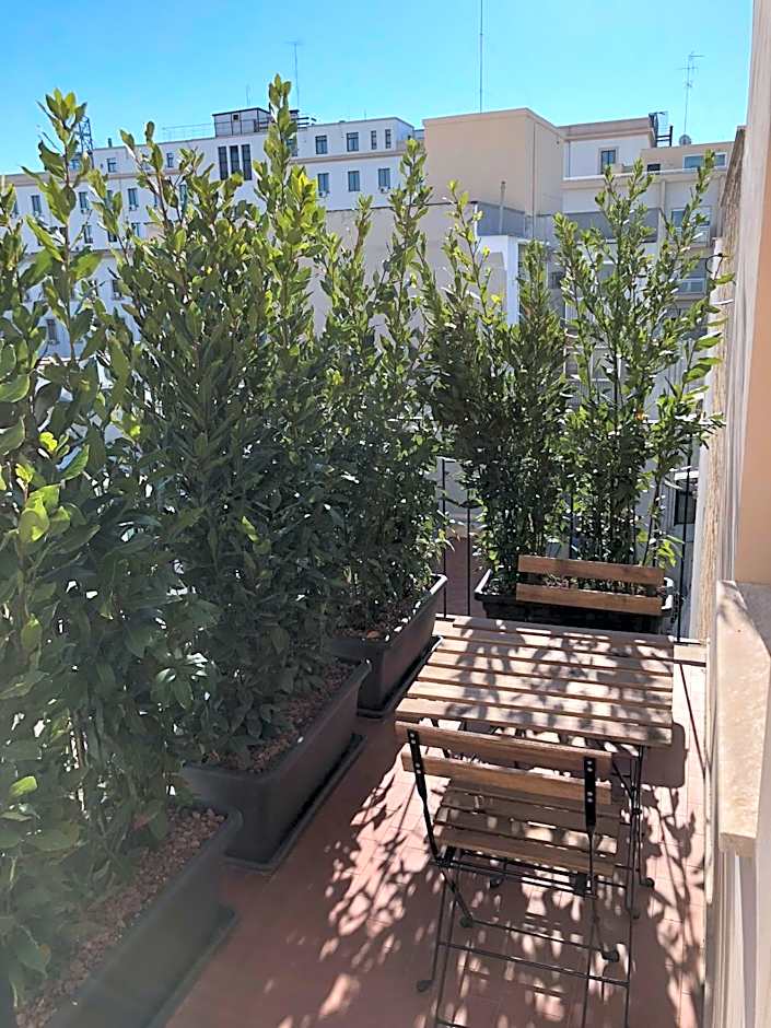 200 ROOMS & TERRACE