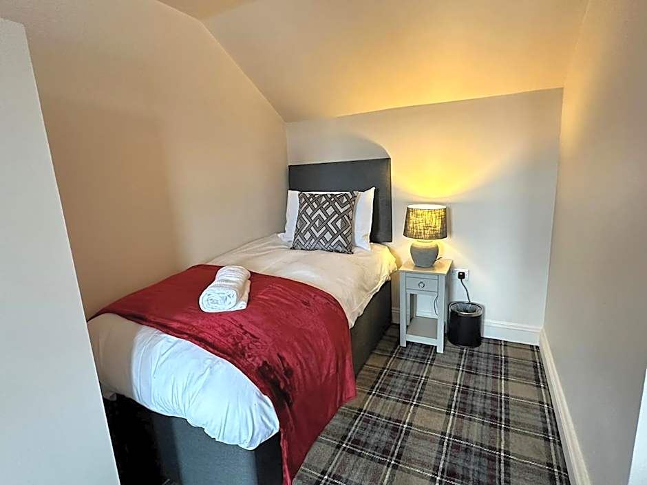 The Prince Albert Pub & Hotel with onsite FREE PARKING 2 minutes from Legoland