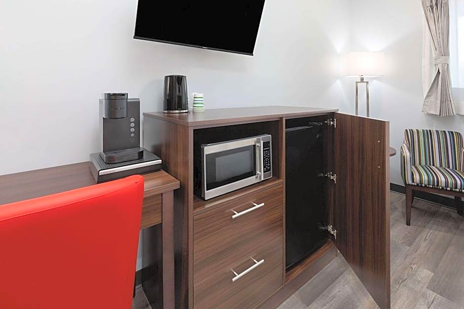 Travelodge by Wyndham Cochrane Ontario