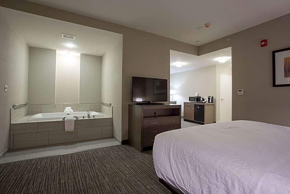 Photo 1 of 3 of 1 King Bed, Jetted Tub