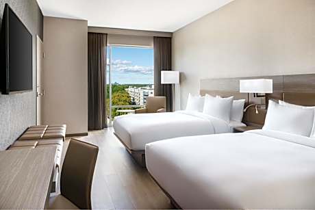 Queen Room with Two Beds High Floor