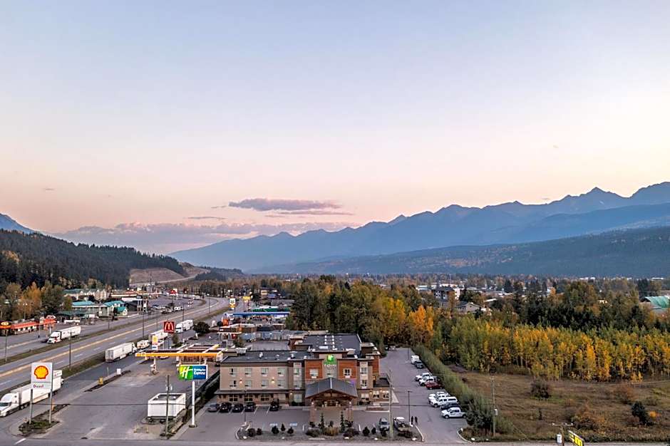 Holiday Inn Express Golden-Kicking Horse By IHG