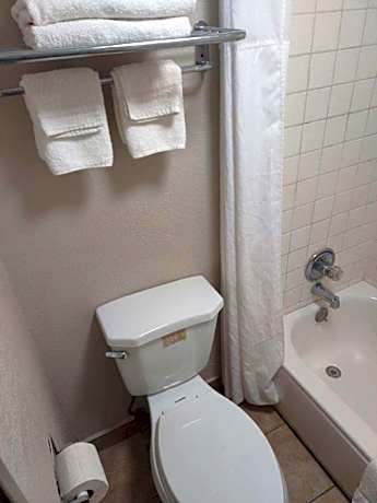 Double Room with Two Double Beds - Pet Friendly/Non-Smoking