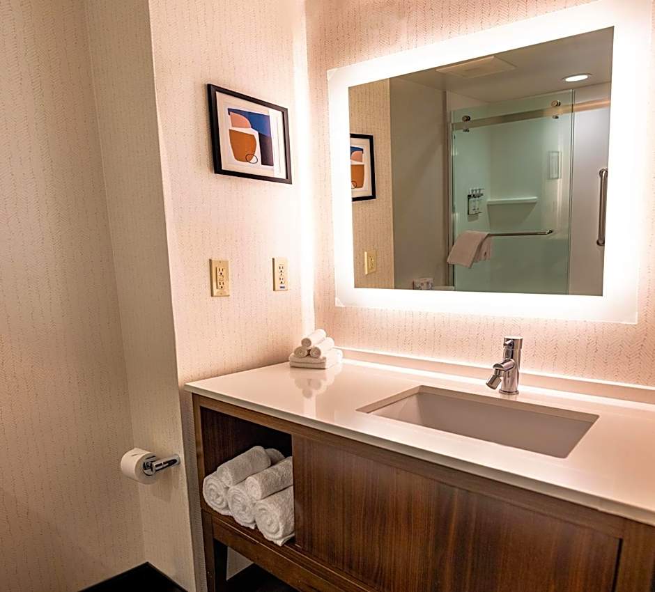 Holiday Inn & Suites Oakland - Airport by IHG