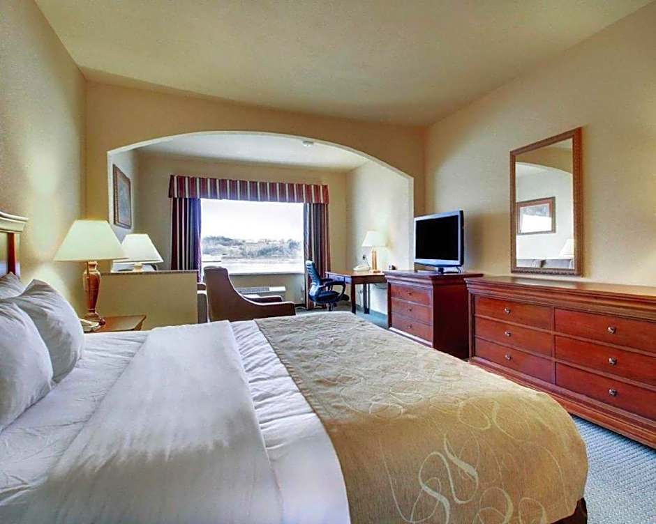 Clarion Suites Vidalia Riverfront