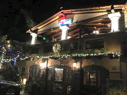 Les Artistes Inn