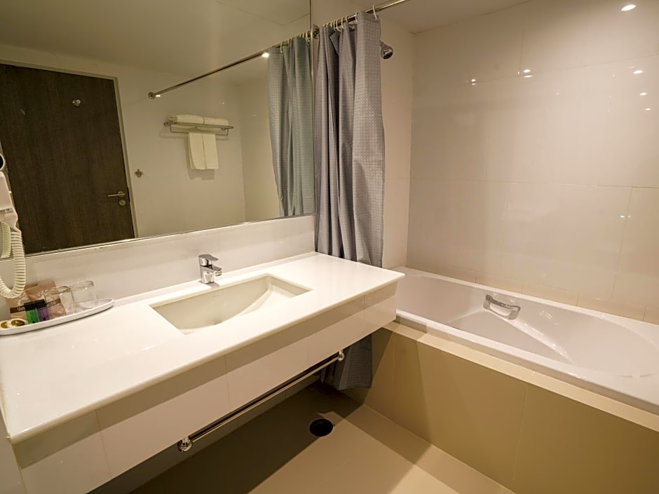 New Season Square Hotel