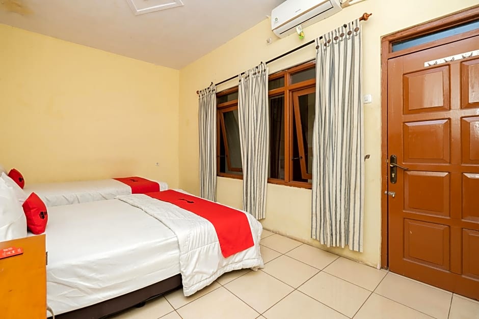 RedDoorz Syariah @ Danau Maninjau Sawojajar