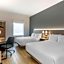 Comfort Inn & Suites Newark Liberty International Airport