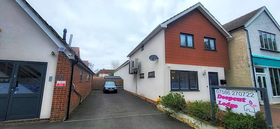 Deepcut Lodge Bed & Breakfast Self Service