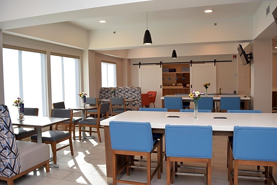 Holiday Inn Express Syracuse Airport By IHG