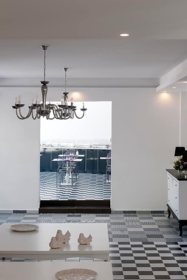 MAR n MAR CROWN HOTEL-SUITES