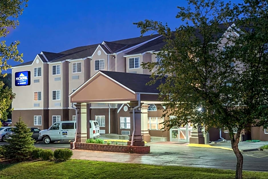 Microtel Inn & Suites by Wyndham Kansas City Airport