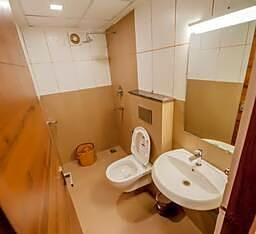 Hotel Heraa International