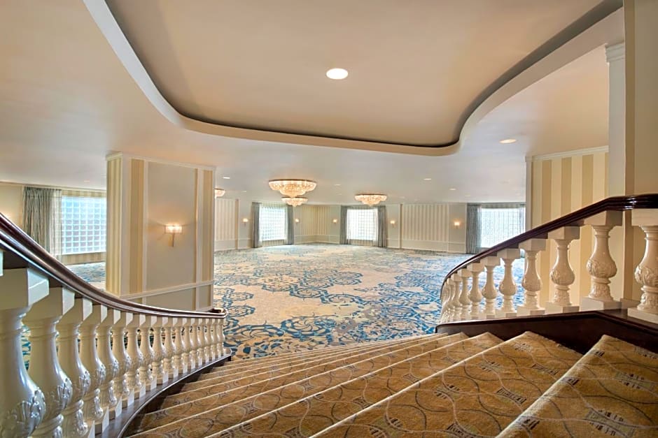 Hilton Orrington/Evanston