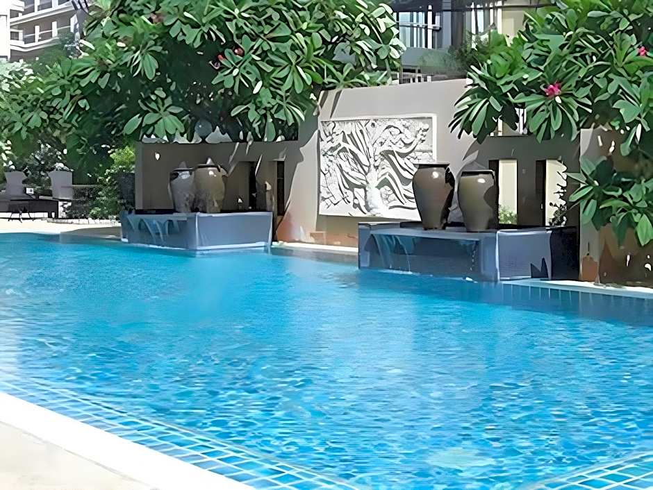 Crown Pattaya Beach Hotel