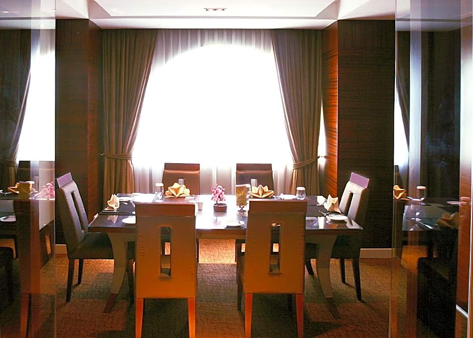 President Executive Club – Bekasi, ID
