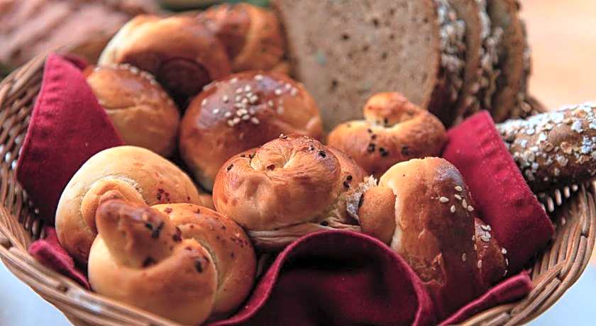 Thambili House by Edwards Collection